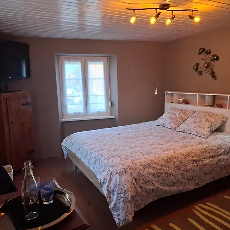 D'hotes Au Coeur Du Village Homestay
