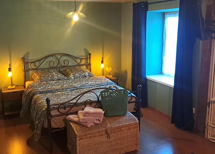 D'hotes Au Coeur Du Village Homestay